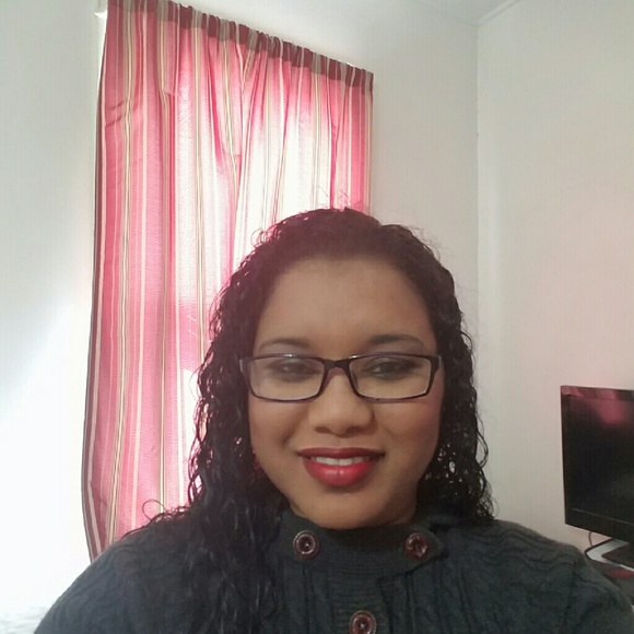 Profile Picture of Debora Baijoo (@deborabaijoo) on Poshmark