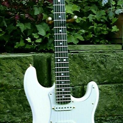 Profile Picture of Mike Scheer (@mikeonguitar) on Twitter