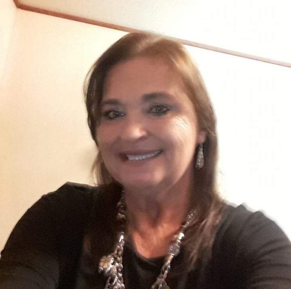 Profile Picture of Stephanie Craig (@stephanie71668) on Poshmark