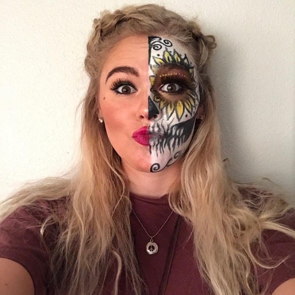 Profile Picture of Kylie Oborn (@kylieoborn58) on Poshmark