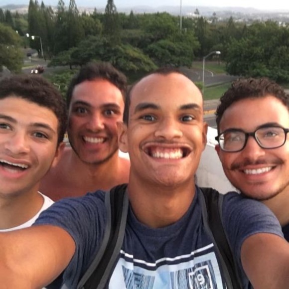 Profile Picture of Alexander Estrella (@popi9099) on Poshmark