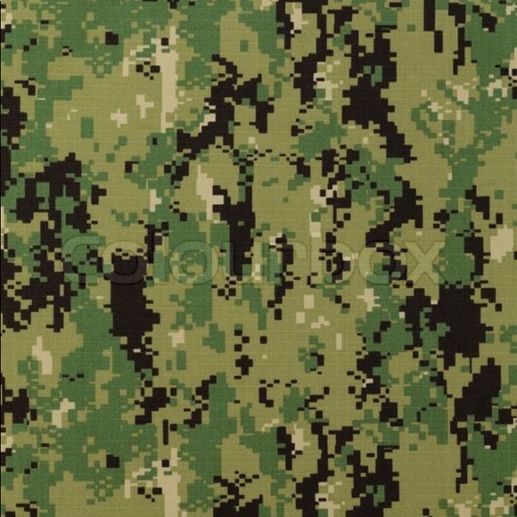 Profile Picture of Anne Rogney (@arogney) on Poshmark