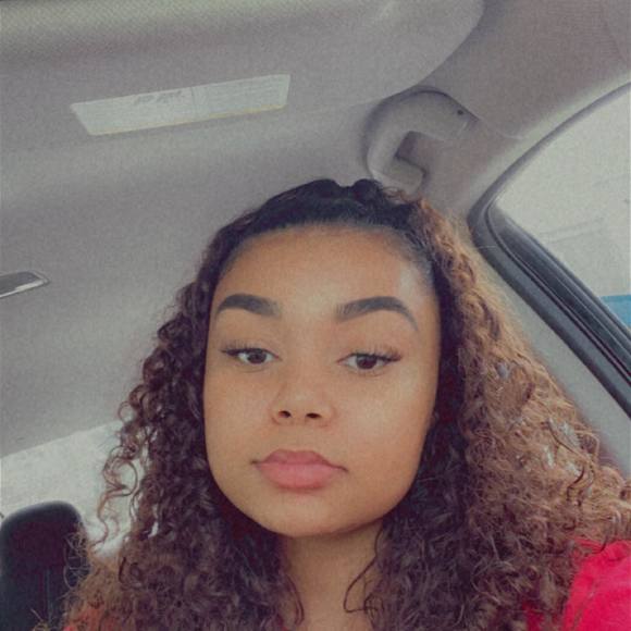 Profile Picture of Lovey Dovey (@lovehasnochill) on Poshmark