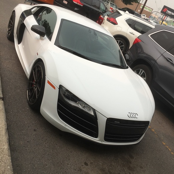 Profile Picture of David Lau (@dlvong87) on Poshmark