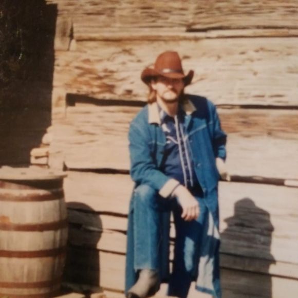 Profile Picture of Ken Murphy (@kenmurphy968) on Poshmark