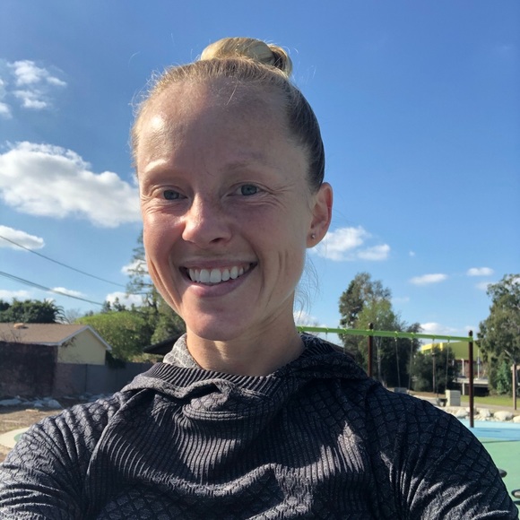 Profile Picture of Amanda Abbott (@squeaks672) on Poshmark