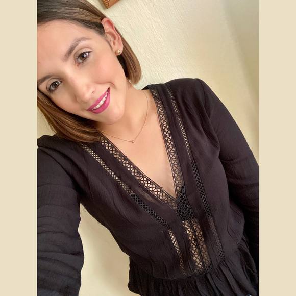 Profile Picture of Laura Patino (@laupatino) on Poshmark