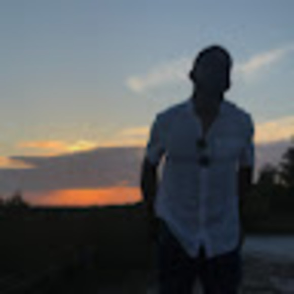 Profile Picture of Darren Harris (@hdarren63) on Poshmark