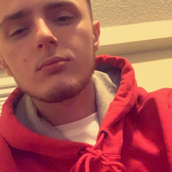Profile Picture of Robbie Gerrior (@robbiegerrior69) on Poshmark