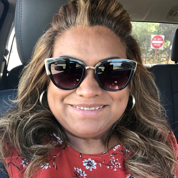 Profile Picture of Nancy Jerez (@n_jerez) on Poshmark