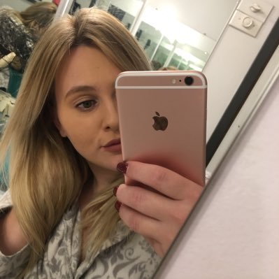 Profile Picture of Stephanie Schaller (@IDontGiveA_Fxck) on Twitter