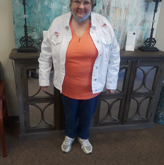 Profile Picture of Jennifer Newvine (@jenniekbare) on Poshmark