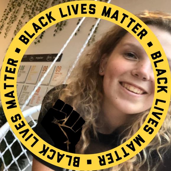 Profile Picture of Olivia Hale (@oliviaahale) on Poshmark