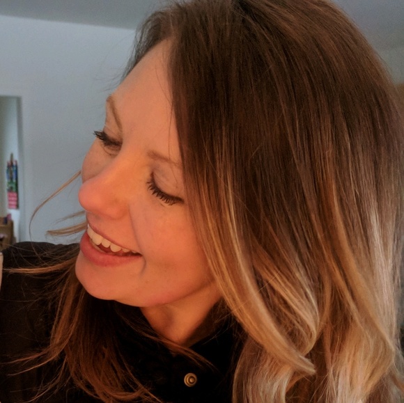 Profile Picture of Kate Rossing (@katerossing) on Poshmark