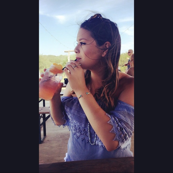 Profile Picture of Cassandra Pineda (@cassandra1232) on Poshmark