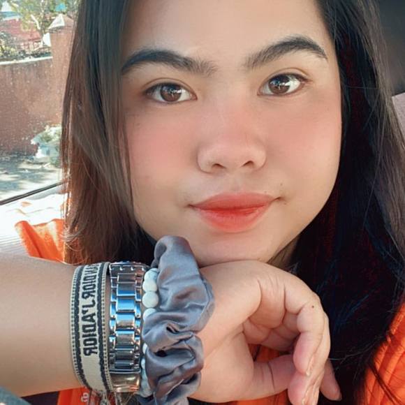 Profile Picture of Angela joyce Tinga (@ajt_2498) on Poshmark