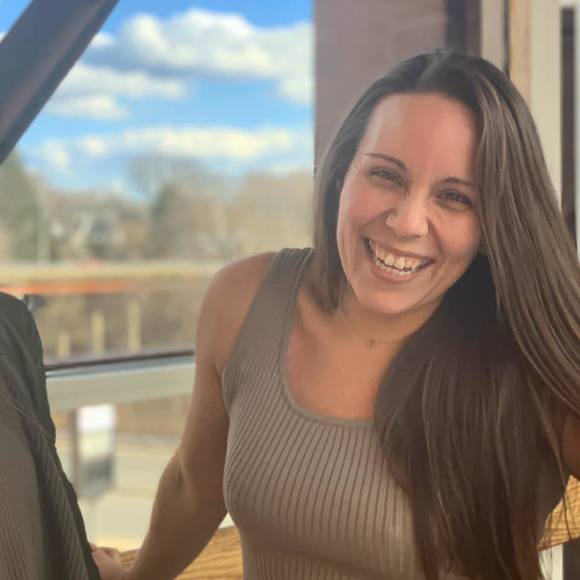 Profile Picture of Danielle Whiting (@daniellemeri) on Poshmark