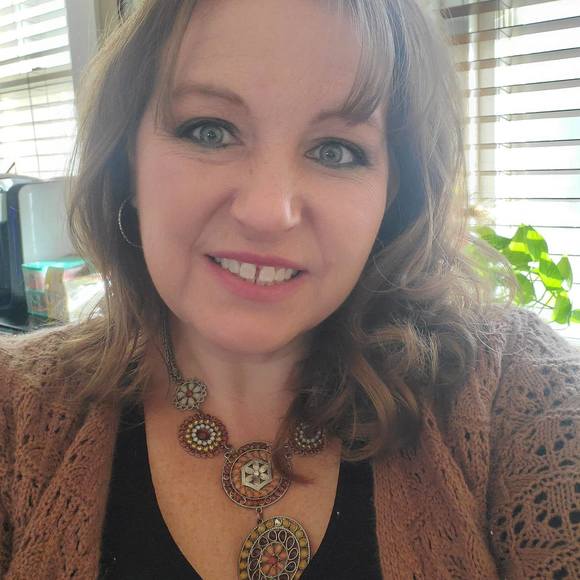 Profile Picture of Brenda Butcher (@babeeyes) on Poshmark