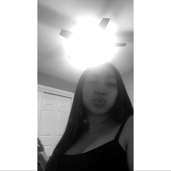 Profile Picture of Moani Furlan (@moanifurlan) on Poshmark