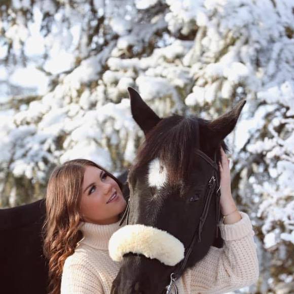 Profile Picture of Bo Hryniuk (@bo_hryniuk) on Poshmark