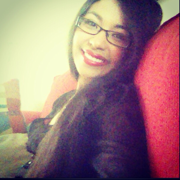 Profile Picture of Genelle Carrizosa (@genelle8) on Poshmark