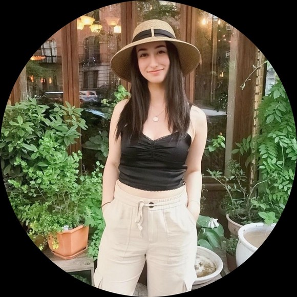 Profile Picture of Melis Calikusu (@meliscalikusu) on Poshmark