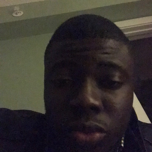 Profile Picture of Samuel Albert freeman (@sam400400) on Poshmark