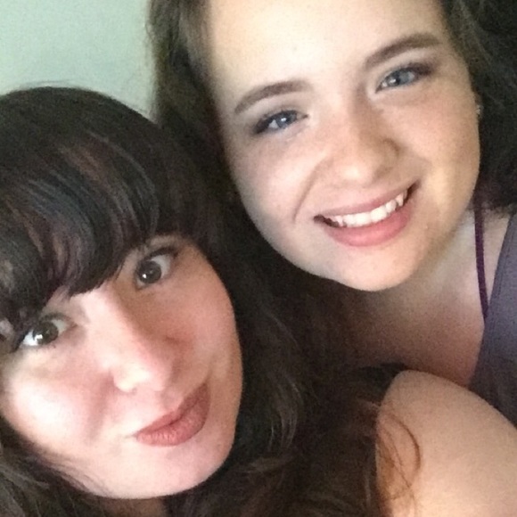 Profile Picture of Sara Lynch (@lynchsara12) on Poshmark