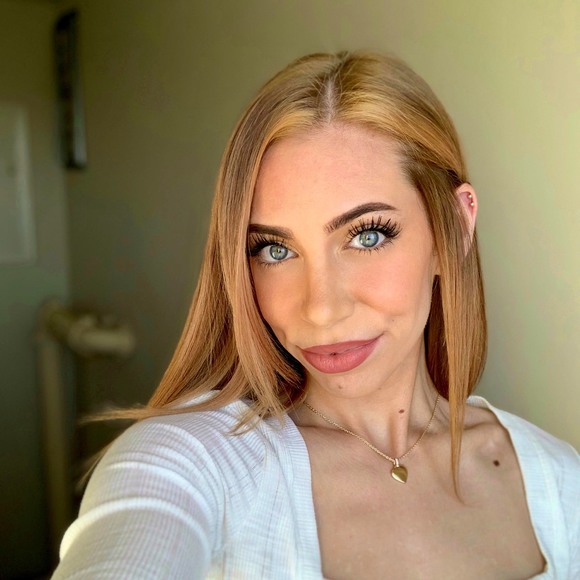 Profile Picture of Alayna Pintar (@alayna_pintar) on Poshmark