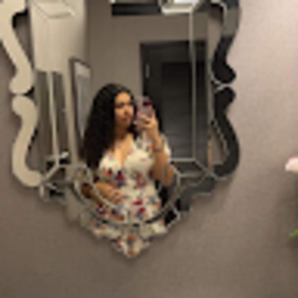 Profile Picture of Kaela James (@kaelajames07) on Poshmark