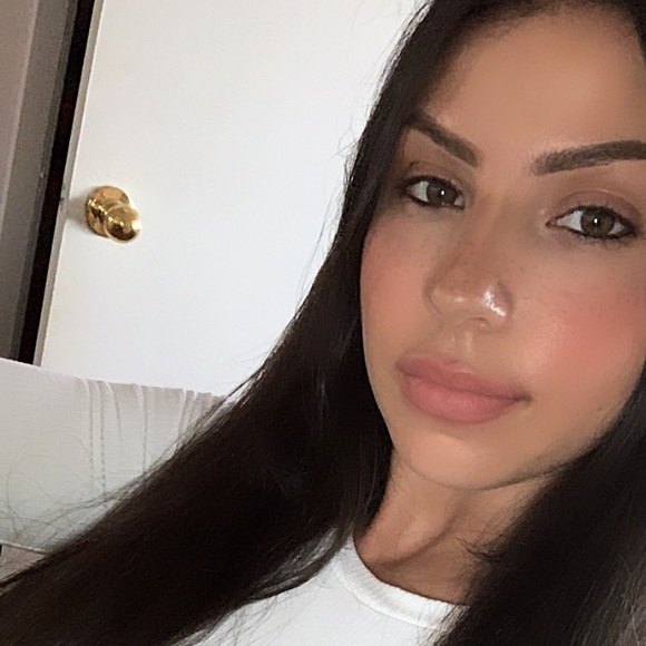 Profile Picture of Meda Bodea (@medo632) on Poshmark