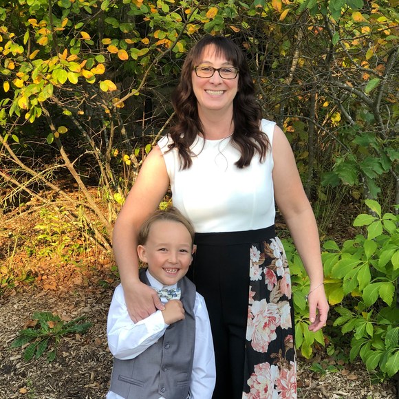 Profile Picture of Raimee Froneberger (@raimeefrone) on Poshmark