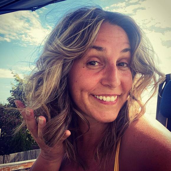 Profile Picture of Tina Vaslet (@tntina) on Poshmark