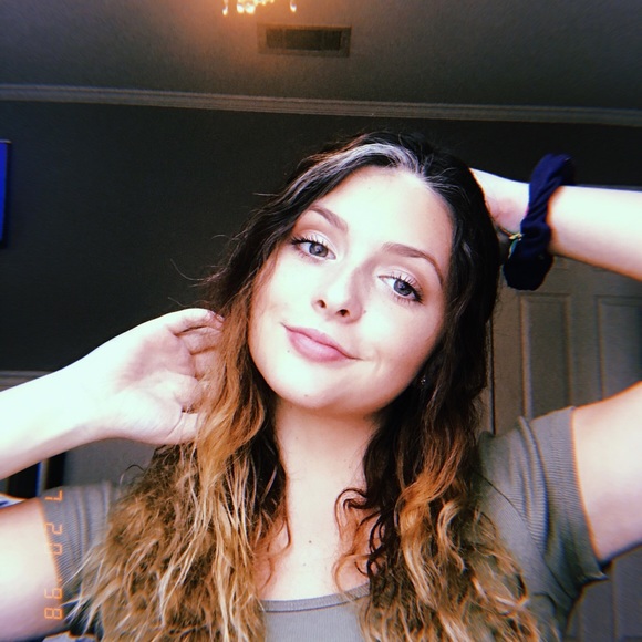 Profile Picture of Kylee Miller (@kyleemiller2002) on Poshmark