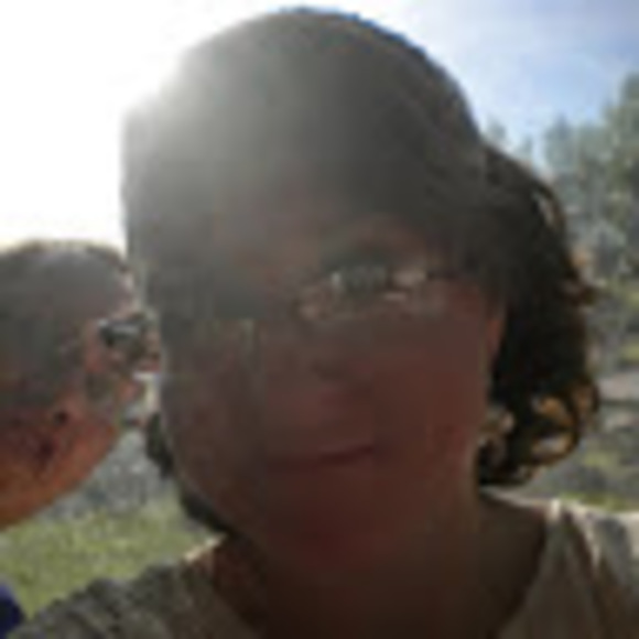 Profile Picture of Roseanna Peloso (@rpeloso91) on Poshmark