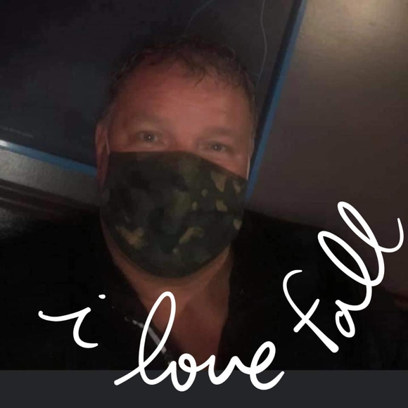 Profile Picture of David Fultz (@davidf6200) on Poshmark