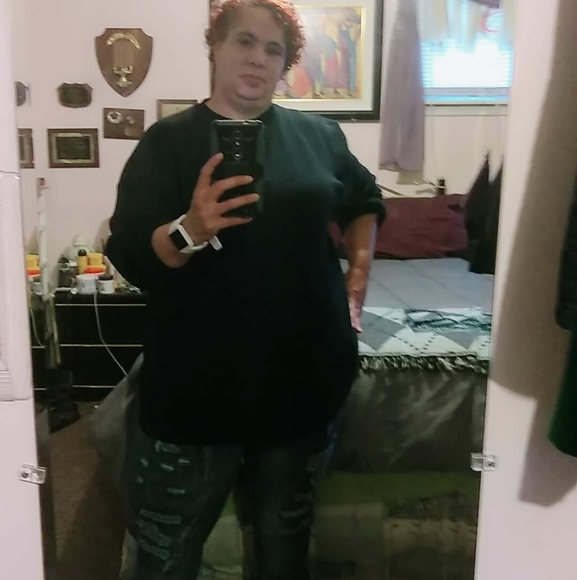 Profile Picture of Rose Hasley (@ocgurll) on Poshmark