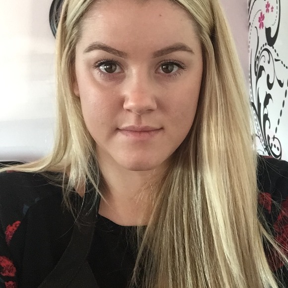 Profile Picture of Kelsey Overley (@kelseao) on Poshmark