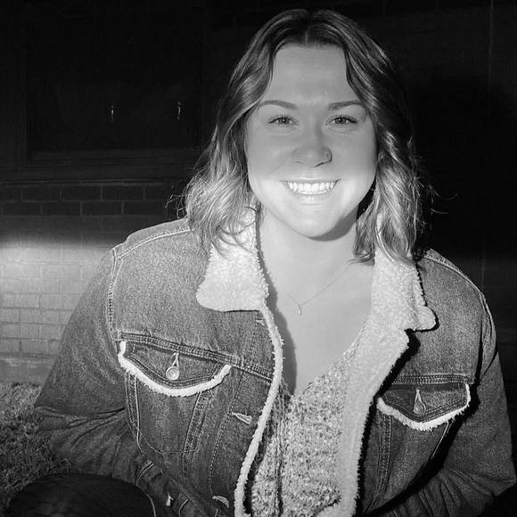Profile Picture of Jacey Flachs (@jaceylynnnn7) on Poshmark