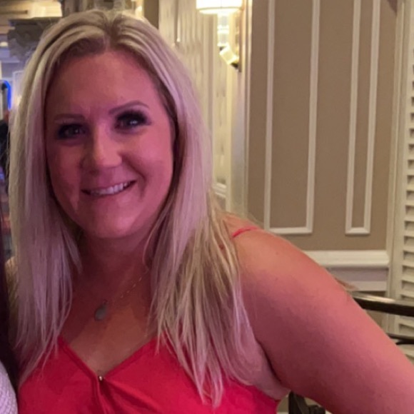 Profile Picture of Ashlee Fettig (@afettig1) on Poshmark