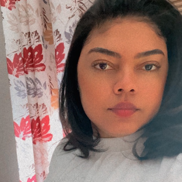 Profile Picture of Renata Paula (@renata_paula) on Poshmark