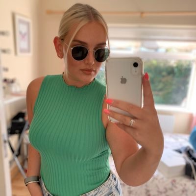 Profile Picture of Charlotte Brooks (@charliebrookz3) on Twitter