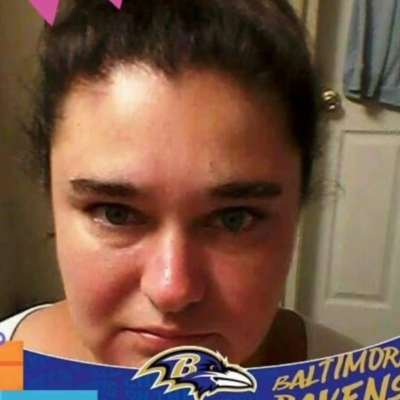 Profile Picture of Heidi Schwoerer (@heidischwoerer) on Poshmark