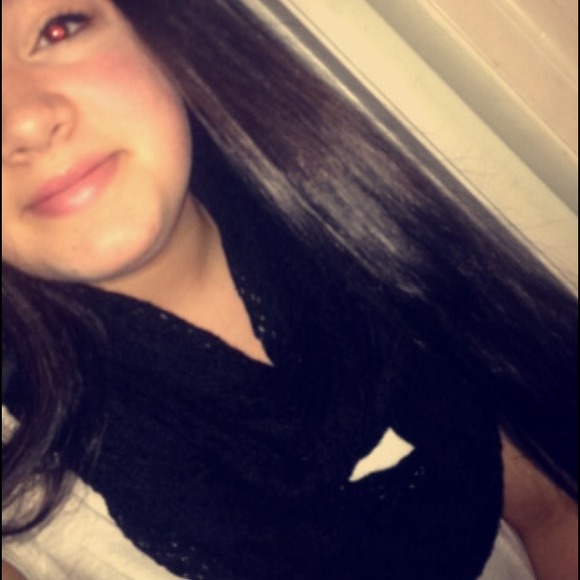 Profile Picture of Kayla Stromquist (@kaylastromquist) on Poshmark