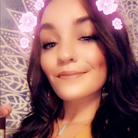 Profile Picture of Brianne Kennedy (@mskittyyy) on Poshmark