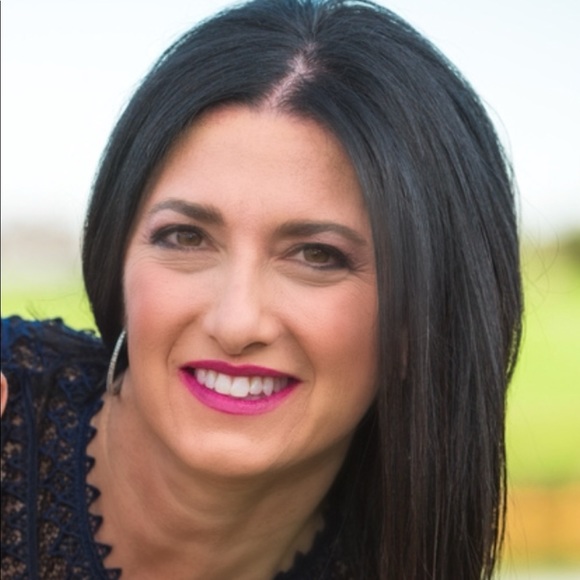 Profile Picture of Karyn Sackstein (@drsackstein) on Poshmark