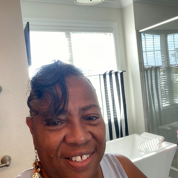 Profile Picture of Joyce Wright (@joycewright774) on Poshmark