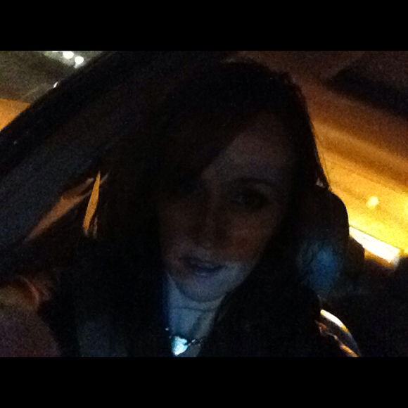 Profile Picture of Tara Oglesby (@tarans3) on Poshmark