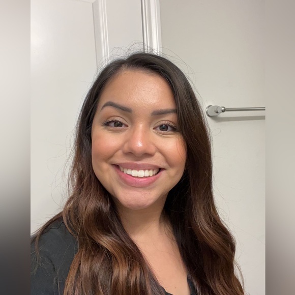 Profile Picture of Grace Munoz (@grace_xo21) on Poshmark