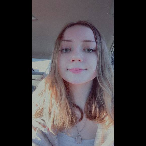 Haley Collier - Poshmark Profile Picture of Haley Collier (@mildburritoss) on Poshmark